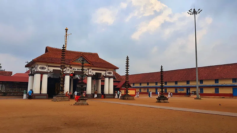 Shri Mahadeva Temple - Thiruvanchikulam, Thrissur, Kerala (276 Shiva Sthalangal)