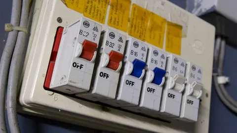 Fuses, Circuit Breakers & Components