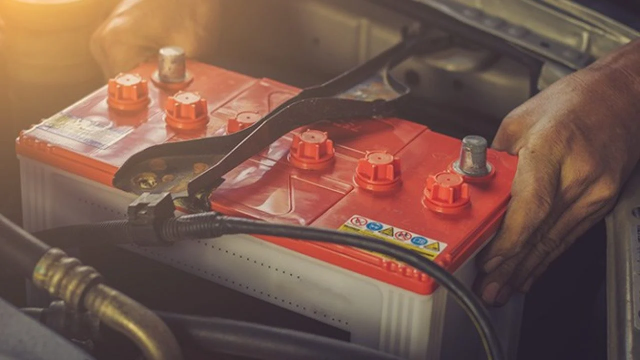 Batteries & Charge Storage Devices