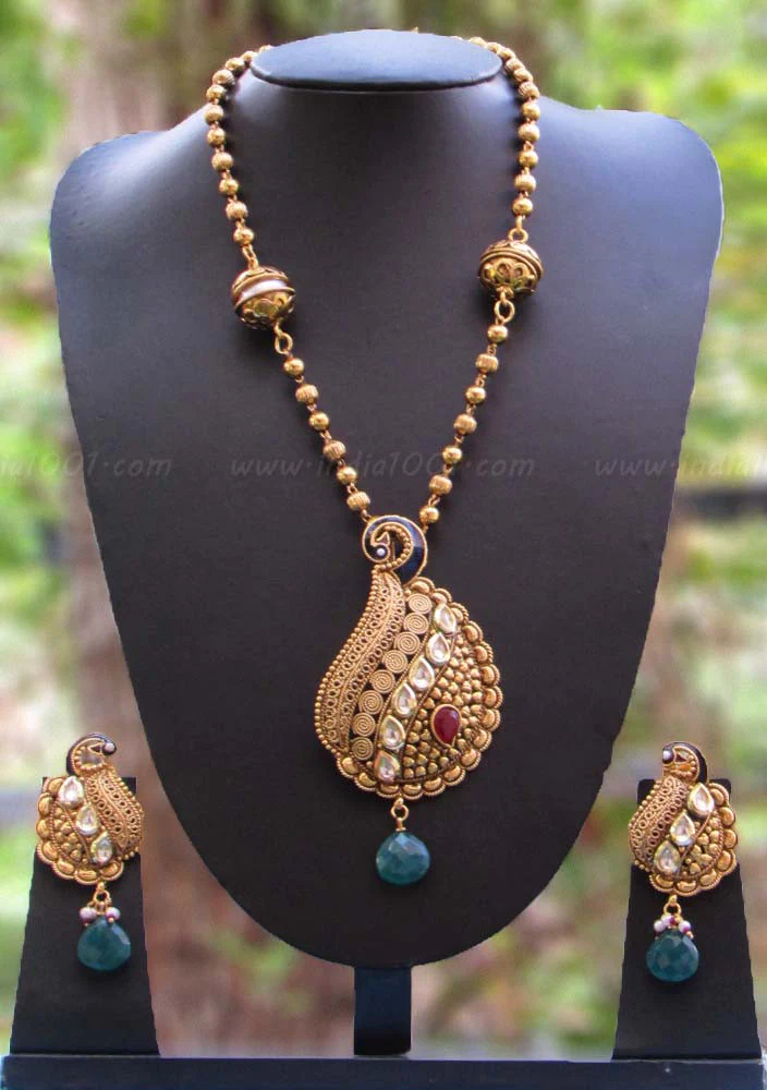 Kundan Pendant Set
