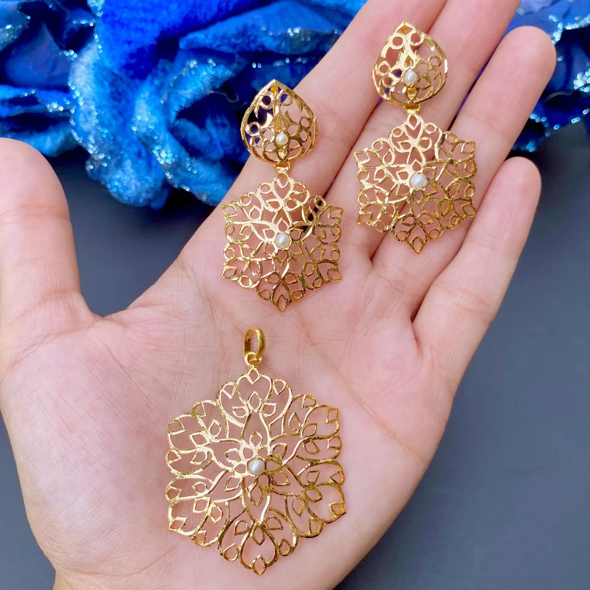 Gold Pendant Set
